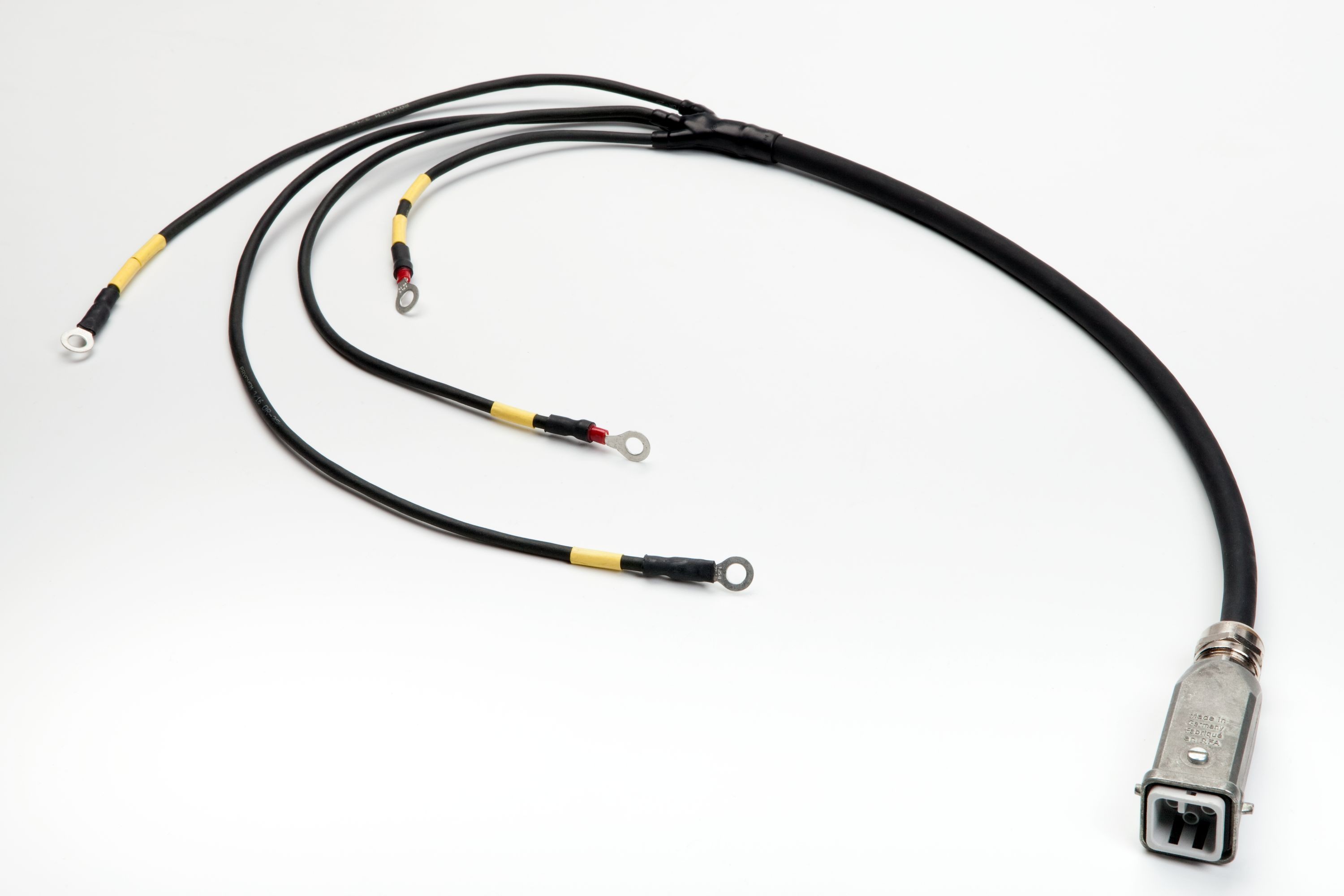 Cable with ring eyelets Cable with ring eyelets