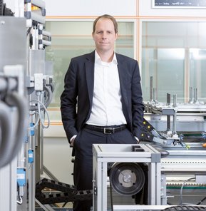 Ральф Мьобіус Ральф Мьобіус