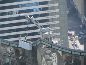 Монтаж системи обслуговування фасаду на вежі Trust Tower 